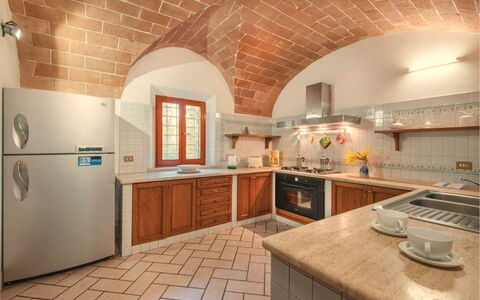 Il Tinaio: Kitchen, Ceiling, Interior Design, Kitchen Appliance, Major Appliance, Countertop, Flooring, Cabinetry, Home Appliance, Furniture