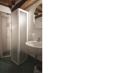 Santo Stefano: Wall, Interior Design, Flooring, Floor, Bathroom, Ceiling, Plumbing, Toilet, Plumbing Fixture, Glass