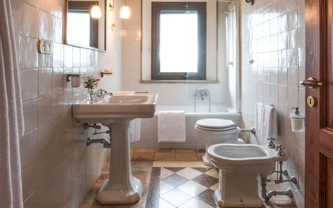 Villa Giuncheto: Plumbing Fixture, Flooring, Bathroom, Bathroom Sink, Sink, Floor, Tap, Plumbing, Door, Apartment