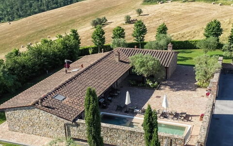 Villa la Tabaccaia: House, Roof, Home, Residential Area, Facade, Architecture, Cottage, Shrub, Estate, Farmhouse