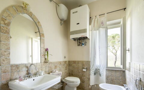 Villa Il Poggio: Wall, Plumbing Fixture, Interior Design, Flooring, Floor, Sink, Bathroom, Tap, Bathroom Sink, Plumbing
