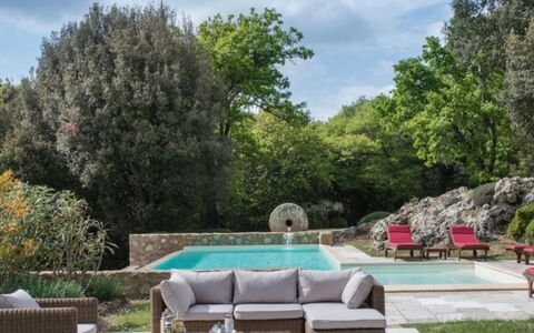Villa Pipirelli: Garden, Outdoor Furniture, Shrub, Furniture, Backyard, Groundcover, Landscaping, Shade, Chair, Lawn