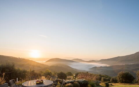 Villa Torre: Mountainous Landforms, Mountain, Hill, Natural Landscape, Landscape, Highland, Horizon, Ecoregion, Mountain Range, Hill Station