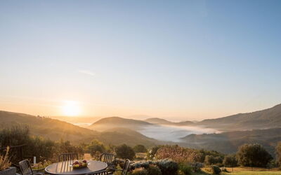 Villa Torre: Mountainous Landforms, Mountain, Hill, Natural Landscape, Landscape, Highland, Horizon, Ecoregion, Mountain Range, Hill Station
