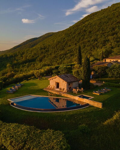 Villa Sibilla: Natural Landscape, Hill, Highland, Mountain Range, Valley, Hill Station, Swimming Pool, Fell, Tarn, Farmhouse