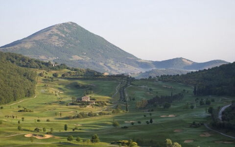 Villa Savino: Mountainous Landforms, Mountain, Hill, Highland, Grassland, Landscape, Mountain Range, Hill Station, Plain, Land Lot