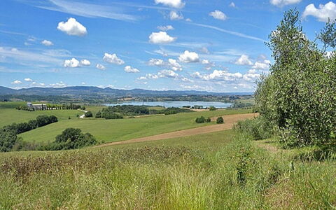 Casale Gioiello: Green, Natural Environment, Natural Landscape, Grassland, Hill, Plain, Ecoregion, Landscape, Cloud
