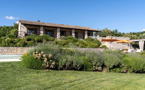 Villa Collinette: Shrub, Garden, Land Lot, Plant Community, Home, Groundcover, Farmhouse, Landscaping, Estate
