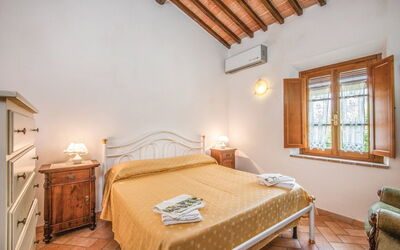 Crisalide: Furniture, Home, Floor, Ceiling, Apartment, Bed, Resort, Hotel, Bedroom, Houseplant