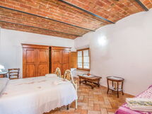 Accommodation:&nbsp;Granaio