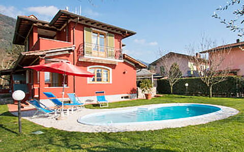 Villa Camaiore: Residential Area, House, Home, Lawn, Estate, Garden, Yard, Hacienda, Villa, Paint
