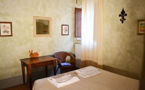 Appartamento Il Fienile Del Sole, Wifi, Perugia: Wall, Interior Design, Floor, Room, Picture Frame, Flowerpot, Wood Stain, Linens, Houseplant, Hardwood