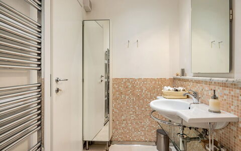 Casa Garibaldi - Levanto: Bathroom, Plumbing Fixture, Flooring, Interior Design, Bathroom Sink, Floor, Sink, Mirror, Tap, Plumbing