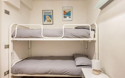 Casa Garibaldi - Levanto: Bed, Bedroom, Bed Sheet, Bedding, Interior Design, Furniture, Linens, Bed Frame, Room, Pillow