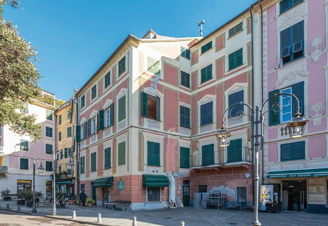 Casa Camuri - Levanto: Building, Window, Apartment, City, Urban Area, Town, Neighbourhood, Facade, Residential Area, Urban Design