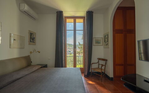 Ca' Nelly: Room, Apartment, Bedroom, Bed, Picture Frame, Bedding, Bed Frame, Bed Sheet, Lamp, Drawer