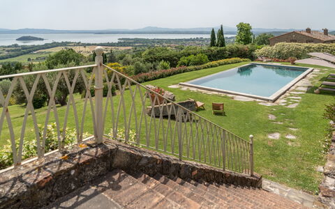 Villa Domus Papi: Shrub, Landscape, Estate, Garden, Landscaping, Farmhouse, Backyard, Yard, Villa, Hacienda