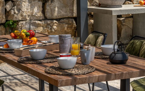 Villa Feronia: Tableware, Food, Table, Furniture, Serveware, Drinkware, Dishware, Ingredient, Plate