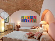 Accommodation:&nbsp;Sparrow