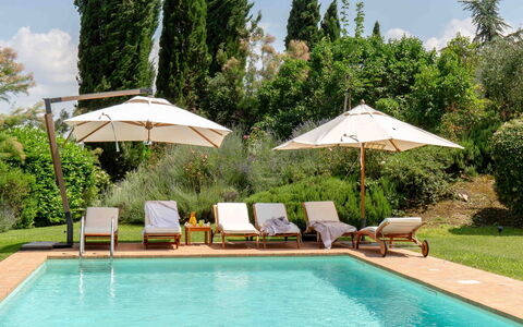 Podere i Poggi: Swimming Pool, Outdoor Furniture, Umbrella, Resort, Furniture, Sunlounger, Shade, Garden, Eco Hotel, Landscaping