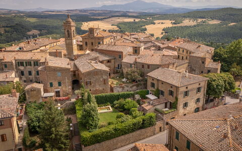 Town House Garden: Architecture, Landscape, Human Settlement, Estate, Courtyard, Suburb, Village, Landscaping, Bird'S-Eye View, Mansion
