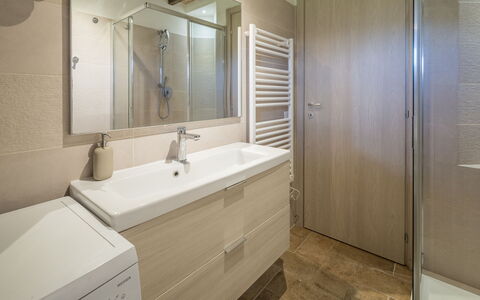 Cottage Monti Pet Friendly With Shared Pool: Flooring, Floor, Wall, Interior Design, Plumbing Fixture, Wood, Bathroom Cabinet, Bathroom Sink, Bathroom, Sink