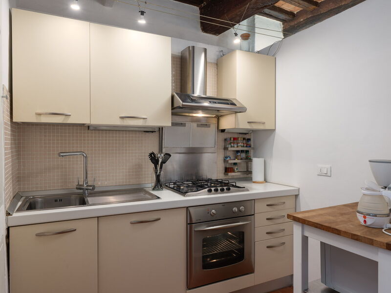 The Silent Courtyard Retreat: Spacious 2-Bedroom S