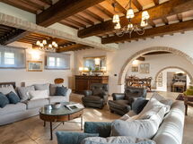 Villa Cortona: Eco-Sustainable Luxury Estate with