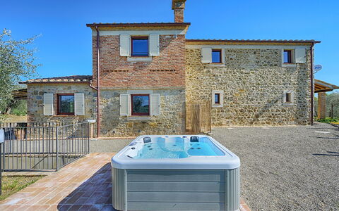 Marielena Authentic Chianti Retreat: Panoramic Vie: Swimming Pool, Plumbing Fixture, Bathtub, Resort, Design, Courtyard, Water Feature, Thermae, Jacuzzi