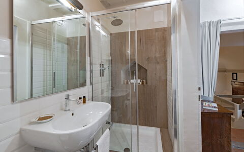 Elegant Suite: Florence Apartment with View on Med: Bathroom, Plumbing Fixture, Interior Design, Flooring, Floor, Sink, Plumbing, Room, Ceiling, Tap