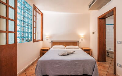 Accommodation:&nbsp;La Rocca 120.1