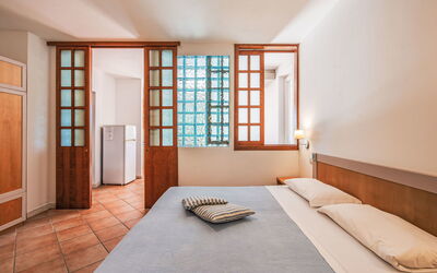 Accommodation:&nbsp;La Rocca 120.1