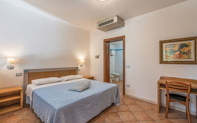Accommodation:&nbsp;La Rocca 120.1