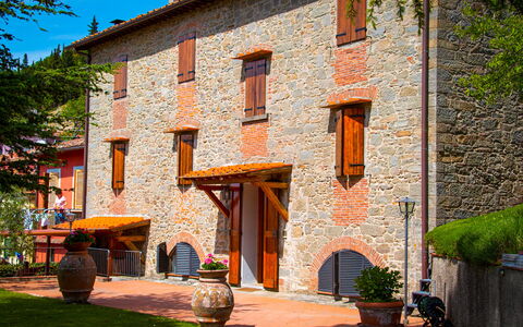 Agriturismo Casa Da Pietro: Brick, Garden, Estate, Hacienda, Villa, Landscaping, Farmhouse, Backyard, Eco Hotel