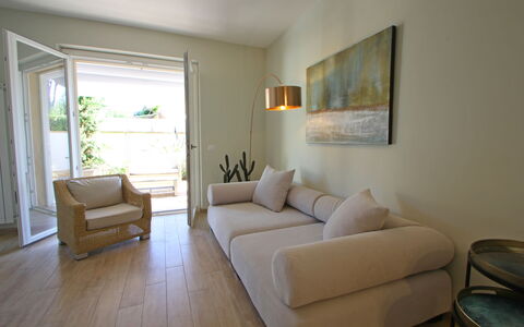 Casa Rossella: Furniture, Couch, Flooring, Interior Design, Wall, Floor, Wood, Living Room, Room