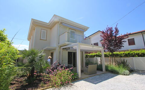 Casa Simonetta: Residential Area, Home, House, Architecture, Door, Estate, Balcony, Suburb, Shade, Porch