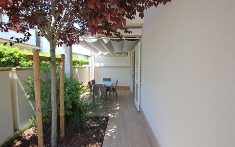 Casa Simonetta: Wood, Shade, Garden, Backyard, Yard, Wood Stain, Landscaping, Hardwood, Courtyard, Deck