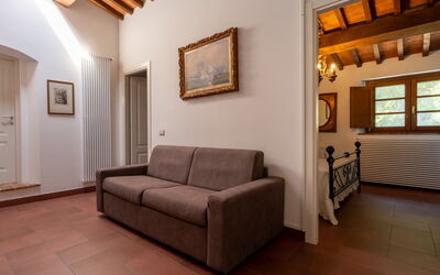 Appartamento Tuscia: Furniture, Interior Design, Flooring, Wall, Wood, Floor, Ceiling, Couch, Room, Living Room