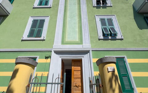 Corso Roma 15 Vacanze - Levanto: Apartment, Composite Material, Condominium, Paint, Balcony, Daylighting