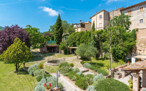 Antica Villa Della Lana: Tree, Vegetation, Shrub, Garden, Landscape, Plant Community, Land Lot, Groundcover, Spring