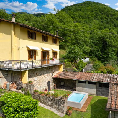 Villa Fornaci: Cottage, Rural Area, Valley, Hill Station, Mountain Range, Village, Eco Hotel, Farmhouse, Swimming Pool, Mountain Village