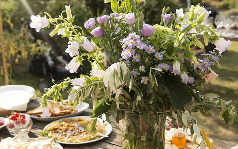 Il Canto Del Maggio: Tableware, Flower, Floristry, Cut Flowers, Table, Food, Drinkware, Serveware