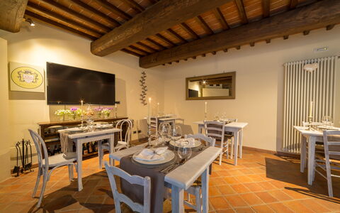 Relais la Costa: Interior Design, Furniture, Ceiling, Chair, Kitchen & Dining Room Table, Room, Dining Room, Restaurant, Light Fixture, Picture Frame