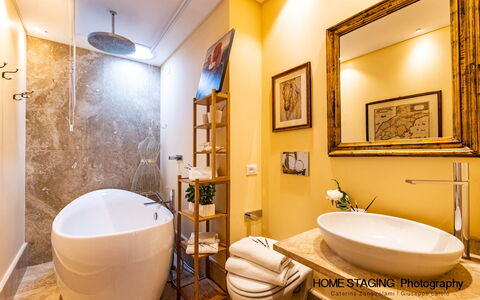 Villa Airone Tegoni, Pool, Radicondoli: Interior Design, Bathroom, Plumbing Fixture, Flooring, Wall, Floor, Bathtub, Ceiling, Tap, Plumbing