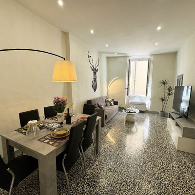 Il Cervo In Città: Interior Design, Furniture, Flooring, Floor, Ceiling, Lighting, Table, Room, Living Room, Chair