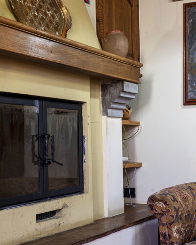 Country Historical House Lucca: Wood, Interior Design, Flooring, Furniture, Floor, Room, Picture Frame, Living Room, Hearth, Wood Stain