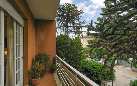 Butterfly Apartment In Lucca: Apartment, Balcony, Condominium, Shade, Wood Stain