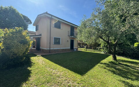 Dependance Egle: House, Home, Residential Area, Lawn, Garden, Estate, Cottage, Yard, Backyard, Suburb