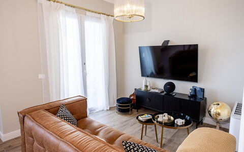 Casa Coccinella: Furniture, Interior Design, Flooring, Couch, Living Room, Wood, Floor, Room, Home, Apartment