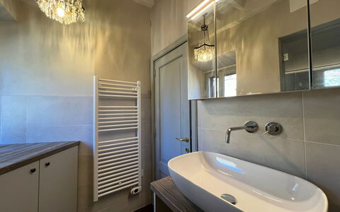 Guelfa 60: Interior Design, Plumbing Fixture, Flooring, Bathroom, Floor, Tap, Ceiling, Lighting, Plumbing, Sink